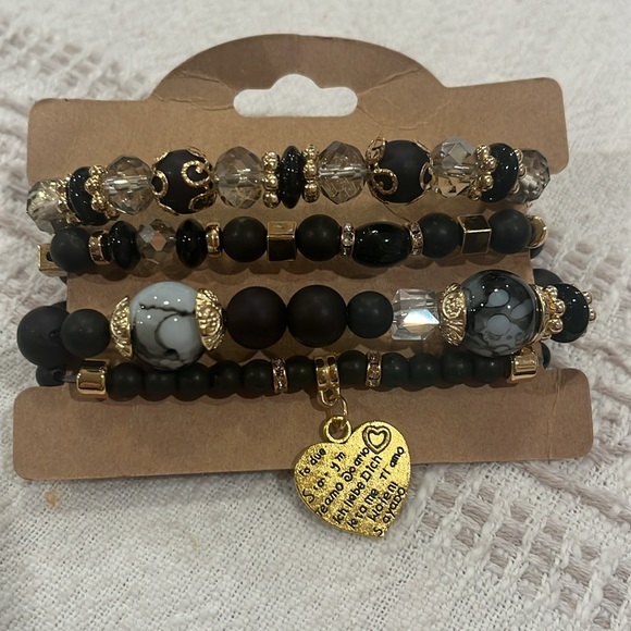 🖤💛Black & Gold Colored 4 Beaded Stretchy Bracelets With A Gold Colored Heart - Picture 2 of 2
